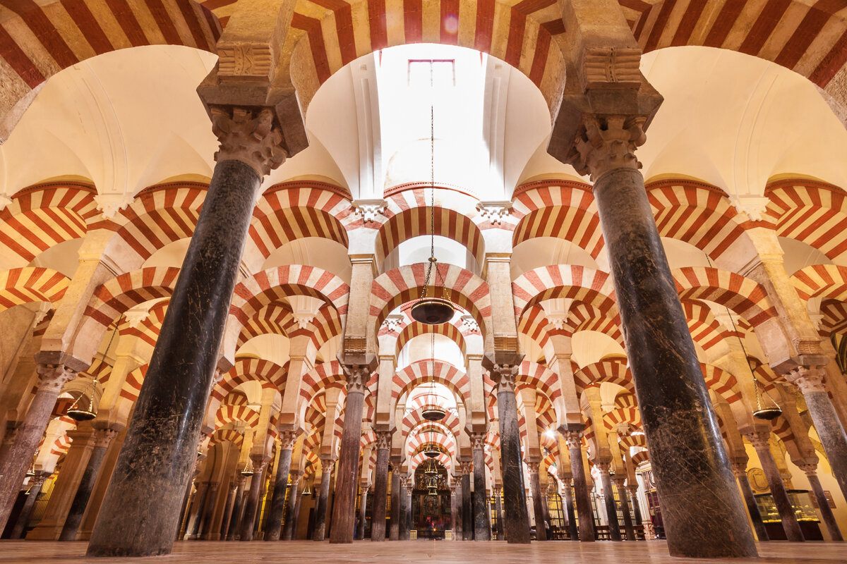 Colonnes à l'intérieur de la cathédrale-mosquée de Cordoue