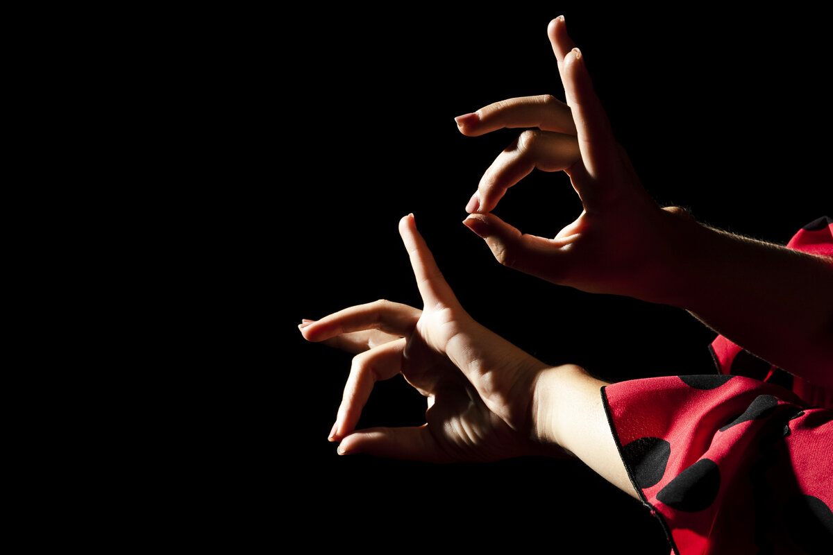 Mains d'une danseuse de flamenco