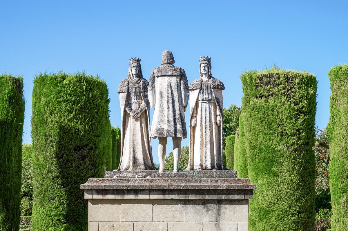 Statues dans les jardins de l'alcazar de Cordoue