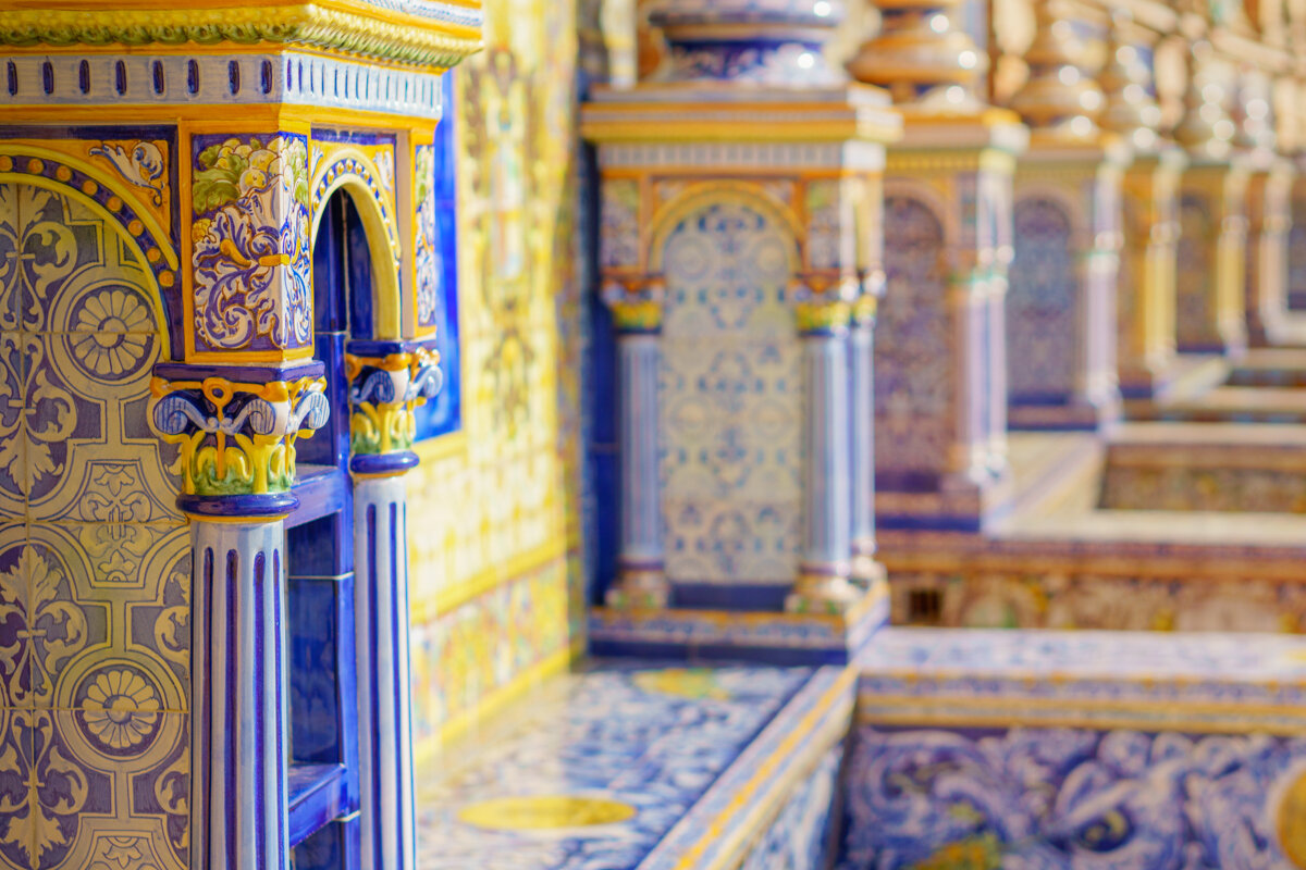 Azulejos sur le palais de la place d'Espagne de Séville